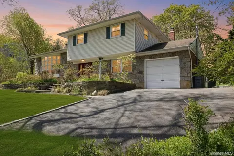 5 Highpoint Dr, Huntington, NY 11743