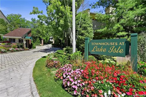 40 Waterside Close Close, Eastchester, NY 10709
