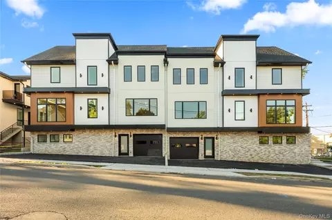 9 Lincoln St #201, Ramapo, NY 10977