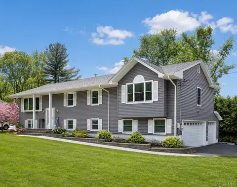 6 Hemlock Ln, Thiells, NY 10984