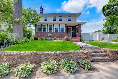 147 Locust Ave, Babylon, NY 11702
