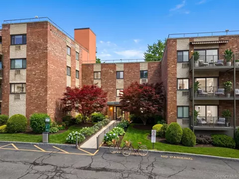 115 Dehaven Dr #307B, Yonkers, NY 10703