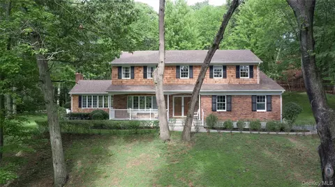 451 River Rd, Saint James, NY 11780