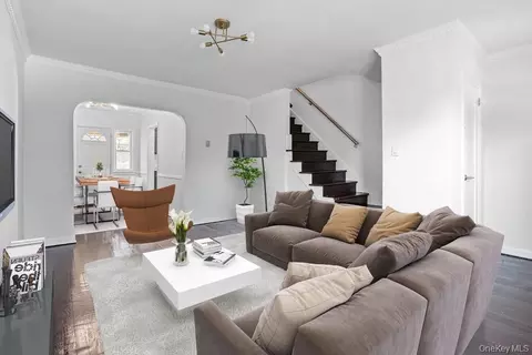 194-23 Station Rd, Flushing, NY 11358