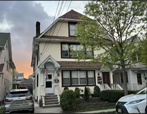 4550 158th St, Flushing, NY 11358