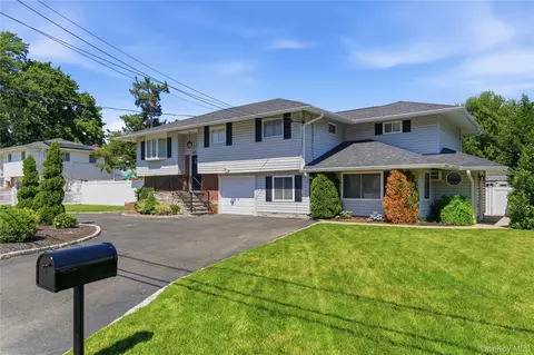 103 Wright Ave, Deer Park, NY 11729