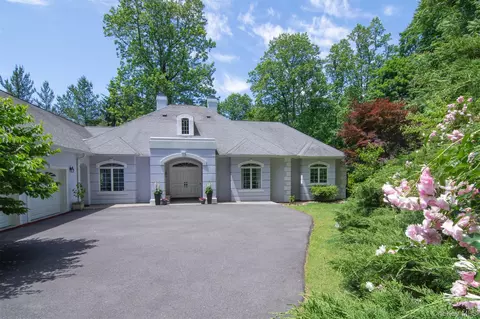 29 Halsey Pond Ln, Greenburgh, NY 10533