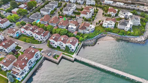 51 Island Pt, New York, NY 10464