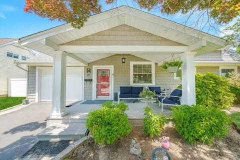 87 Tardy Ln N, Wantagh, NY 11793