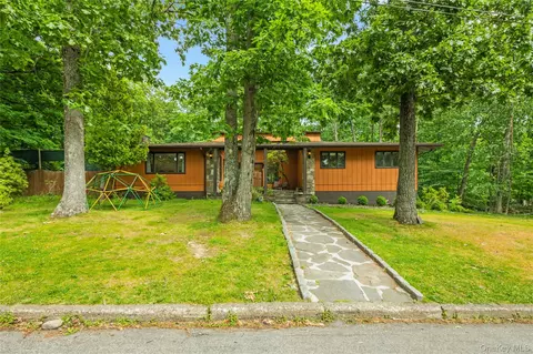 11 Cliff Ct, Monroe, NY 10950
