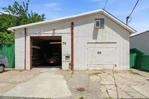 78 Auburn St, Lindenhurst, NY 11757