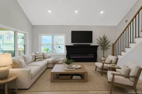 Living - 74 Beach Rd, Stony Point, NY 10980 photo 2 of 11