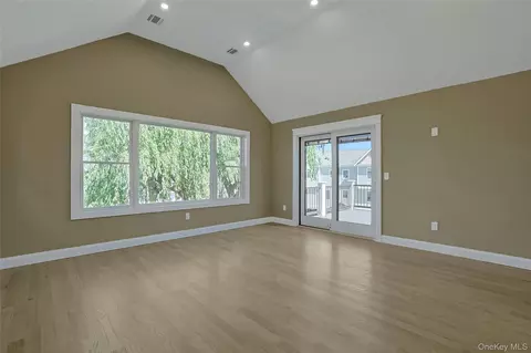 Living - 74 Beach Rd, Stony Point, NY 10980 photo 10 of 11