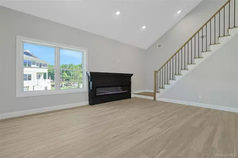 Living - 74 Beach Rd, Stony Point, NY 10980 photo 8 of 11
