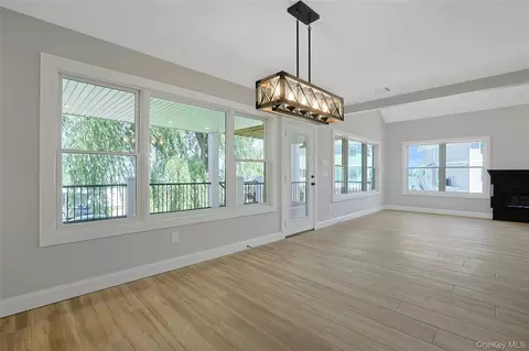 Living - 74 Beach Rd, Stony Point, NY 10980 photo 7 of 11
