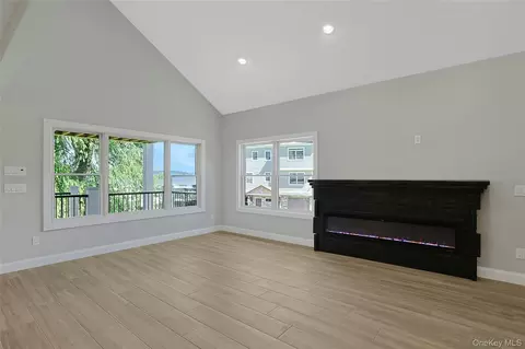 Living - 74 Beach Rd, Stony Point, NY 10980 photo 9 of 11