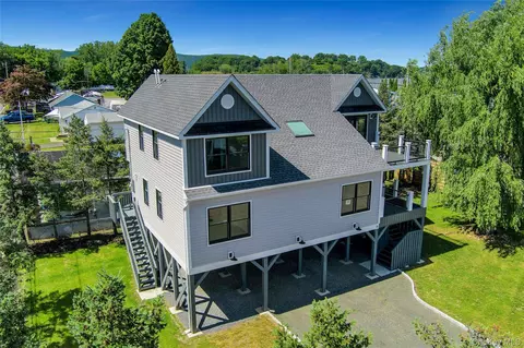 Exterior - 74 Beach Rd, Stony Point, NY 10980 photo 9 of 10