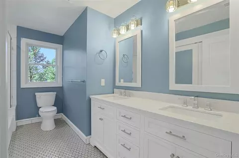 Bath - 74 Beach Rd, Stony Point, NY 10980 photo 3 of 4