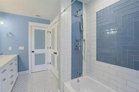 Bath - 74 Beach Rd, Stony Point, NY 10980 photo 4 of 4