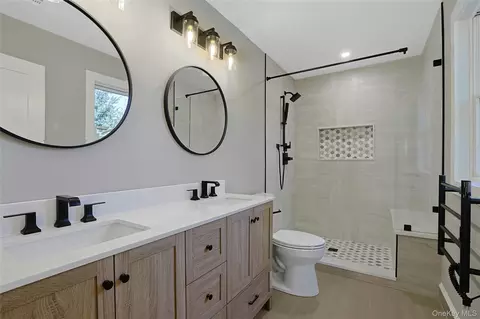 Bath - 74 Beach Rd, Stony Point, NY 10980 photo 1 of 4