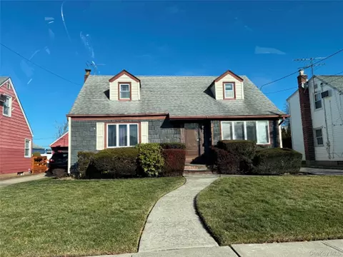 51 Virginia St, Valley Stream, NY 11580