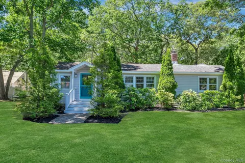 420 Sigsbee Rd, Mattituck, NY 11952