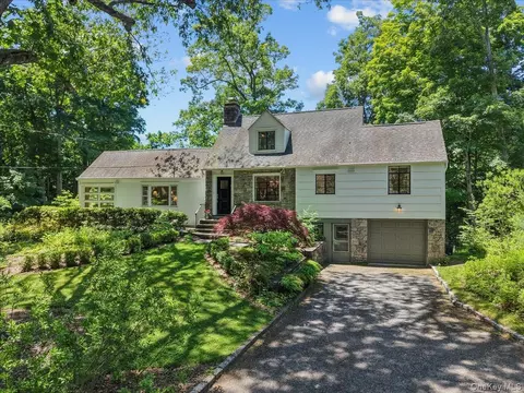 51 Laurel Dr, Mount Kisco, NY 10549