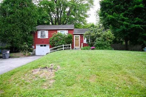 7 Monitor Rd, Poughkeepsie, NY 12603