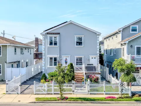 153 E Fulton St, Long Beach, NY 11561