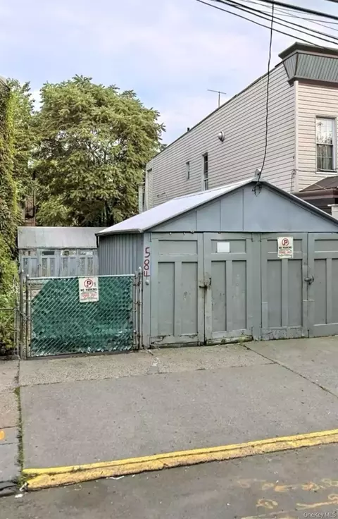 584 Van Nest Ave, New York, NY 10460
