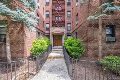 142 Garth Rd #5K, Scarsdale, NY 10583