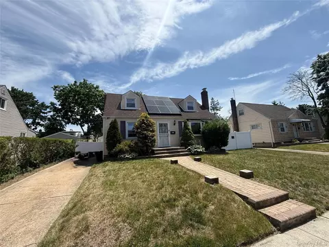 963 Ditmas Ave, Uniondale, NY 11553
