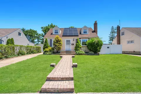 963 Ditmas Ave, Uniondale, NY 11553