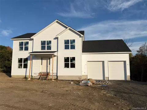 82 Winters Ln, Middletown, NY 10940