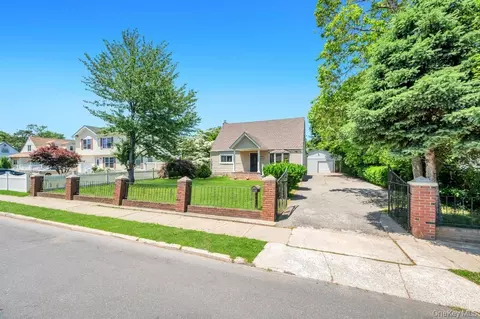 27 Yarnell St, Brentwood, NY 11717