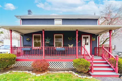 9 Maple St, Fishkill, NY 12524