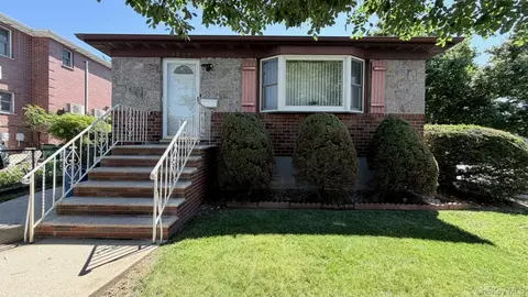 45-69 204th St, New York, NY 11361