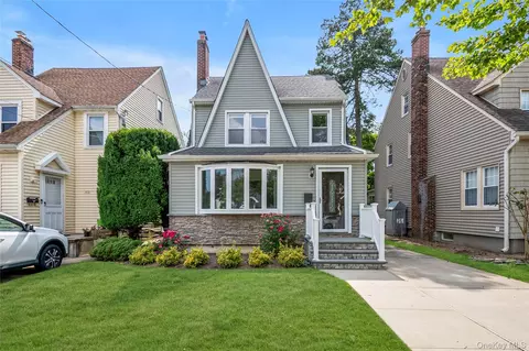 309 Marcellus Rd, North Hempstead, NY 11501