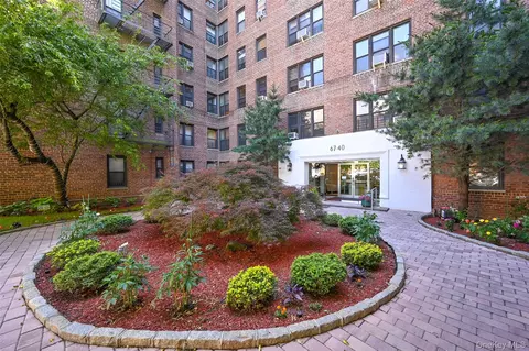 67-40 Yellowstone Blvd #4M, Forest Hills, NY 11375