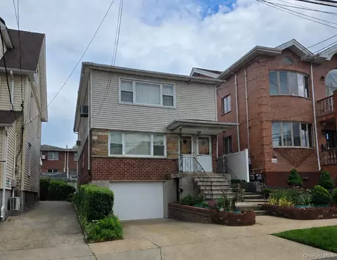 4365 158th St, Flushing, NY 11358