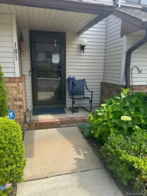 181 Laurel Ln, Wantagh, NY 11793