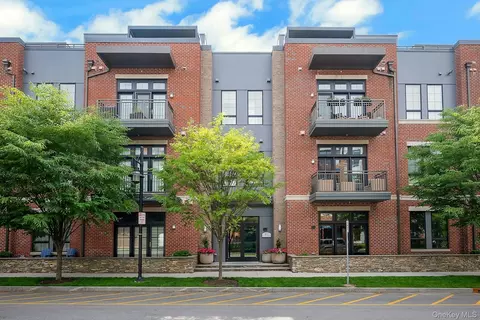 102 Legend Dr #301, Mount Pleasant, NY 10591