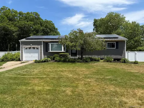 935 Montauk Ave, Islip Terrace, NY 11752