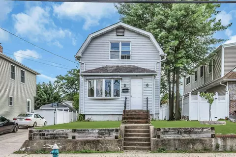 78 Mckee St, North Hempstead, NY 11001