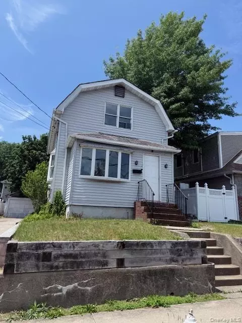 78 Mckee St, North Hempstead, NY 11001