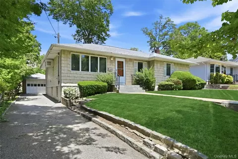 152 Nassau Dr, North Hempstead, NY 11507