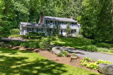 325 Birch Hill Rd, Locust Valley, NY 11560