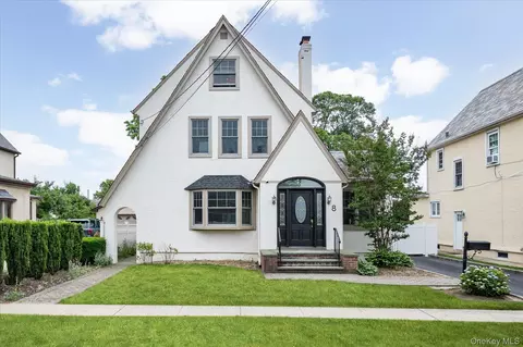8 May Ct, West Hempstead, NY 11552
