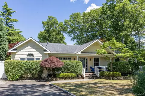 229 Alexander Ave, Nesconset, NY 11767
