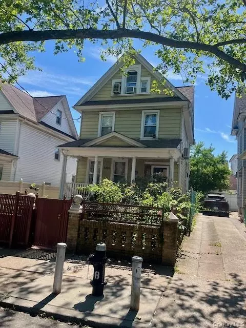 8424 109th St, New York, NY 11418